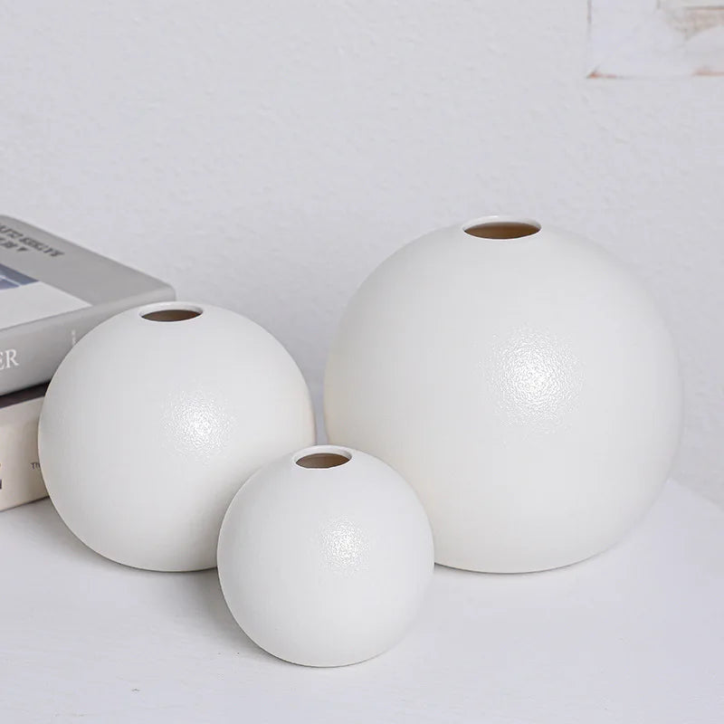 Vaso de Ceramica Bola Europeu Preto e Branco