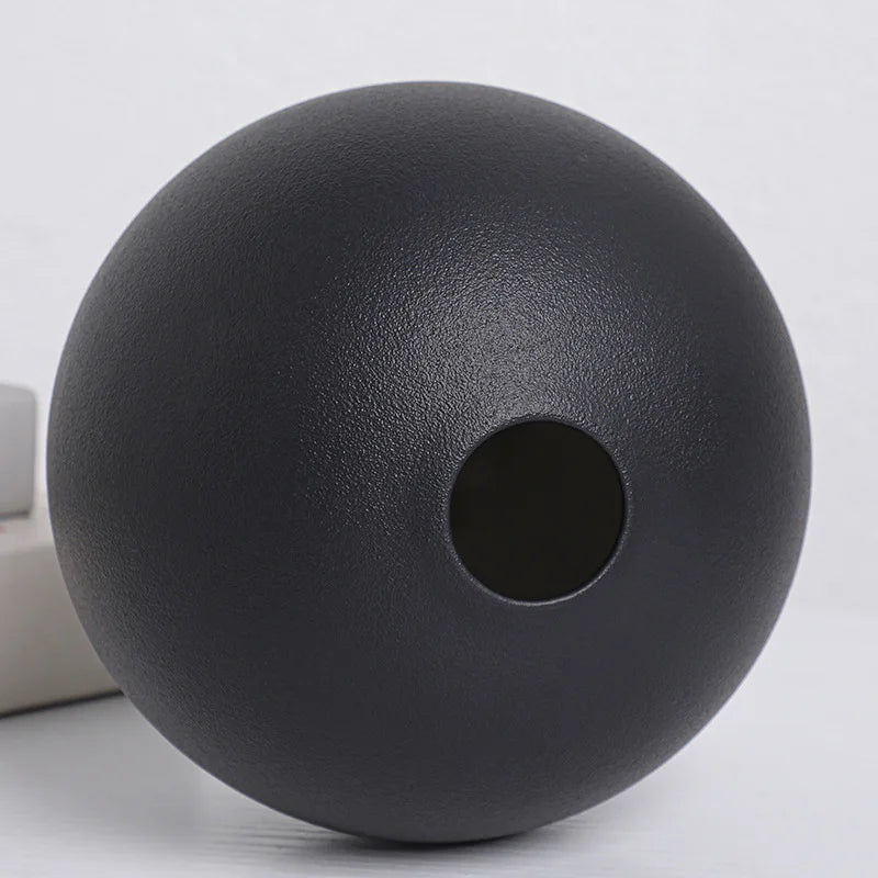 Vaso de Ceramica Bola Europeu Preto e Branco