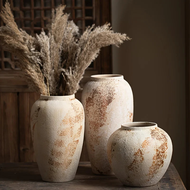 Vaso Cerâmica Retrô com Pintas Brancas — Design Clássico para Flores e Ambientes