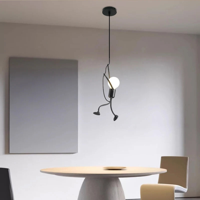 Lustre de Ferro Vintage Bonequinho — Pendente LED Preto E27 para Sala e Quarto Infantil