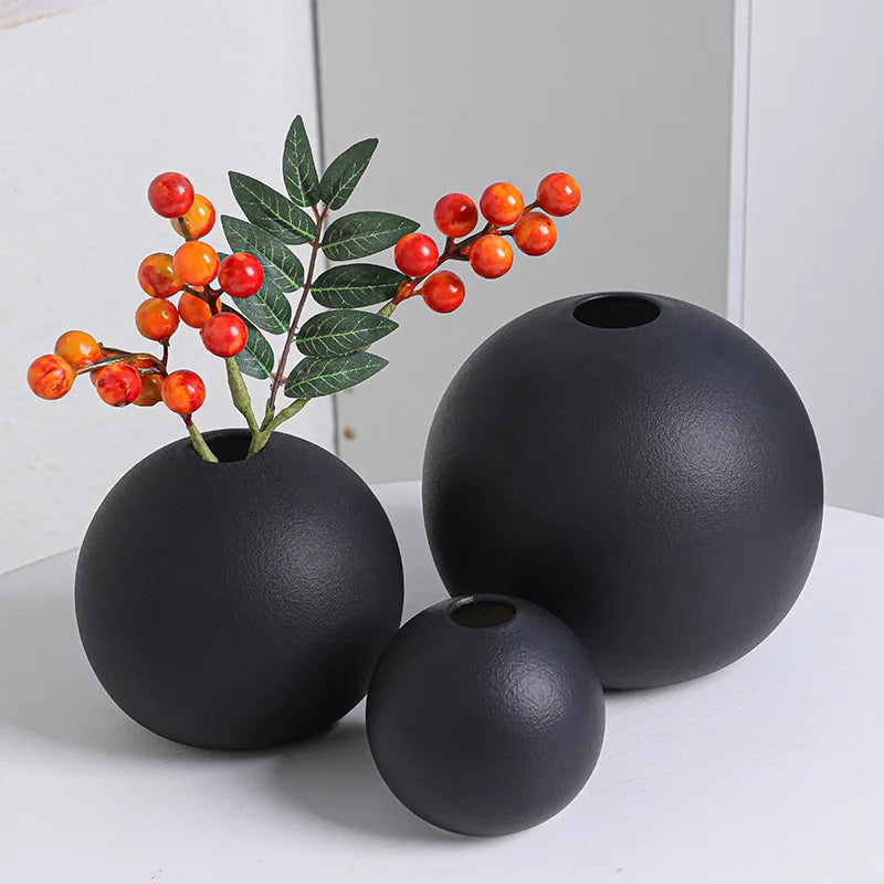 Vaso de Ceramica Bola Europeu Preto e Branco