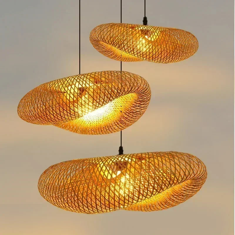 Pendente de Bambu Tecido a Mao — Luminaria Artesanal Boho