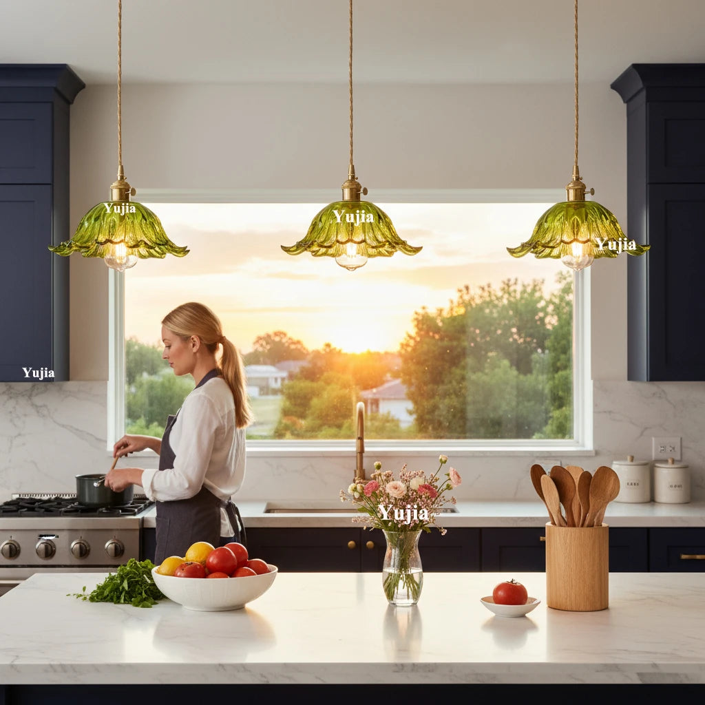 Pendente Nórdico Vidro Verde — Luminária de Latão para Cozinha e Sala de Jantar