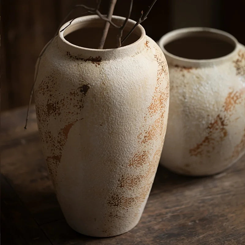 Vaso Cerâmica Retrô com Pintas Brancas — Design Clássico para Flores e Ambientes