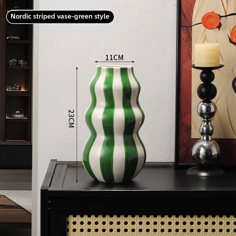 Vaso de Cerâmica Listrado Minimalista — Vaso Retrô Premium para Arranjos de Flores