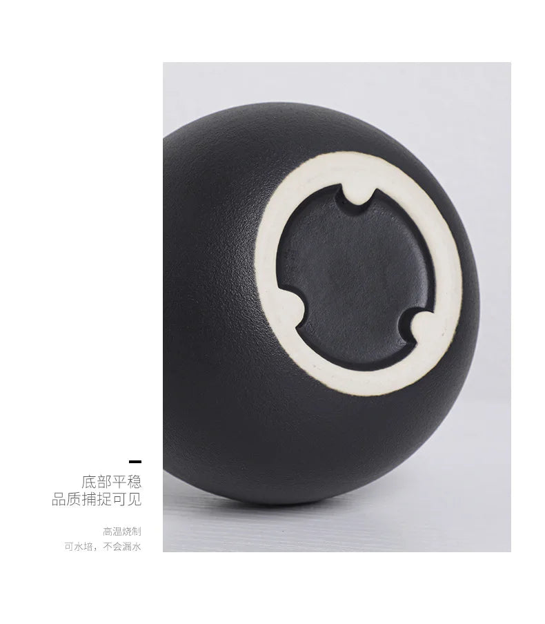Vaso de Ceramica Bola Europeu Preto e Branco