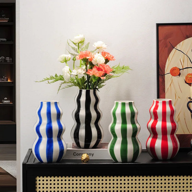 Vaso de Cerâmica Listrado Minimalista — Vaso Retrô Premium para Arranjos de Flores