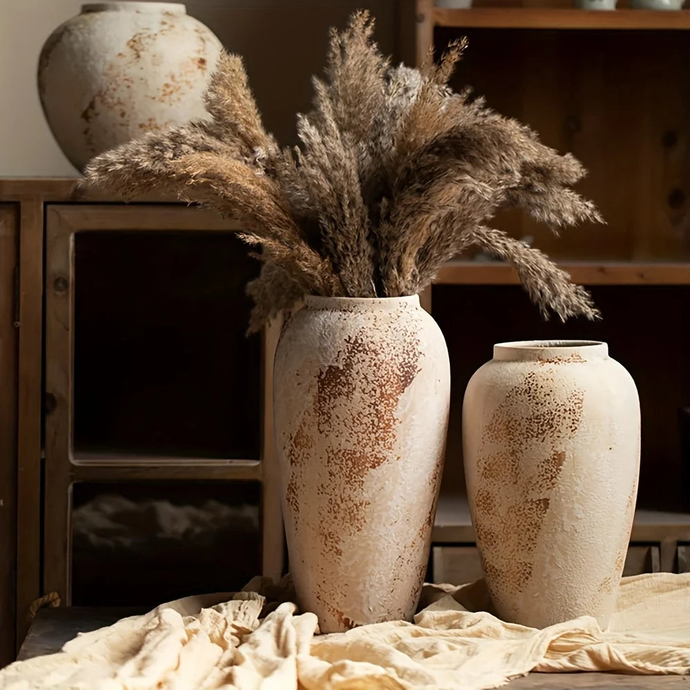 Vaso Cerâmica Retrô com Pintas Brancas — Design Clássico para Flores e Ambientes
