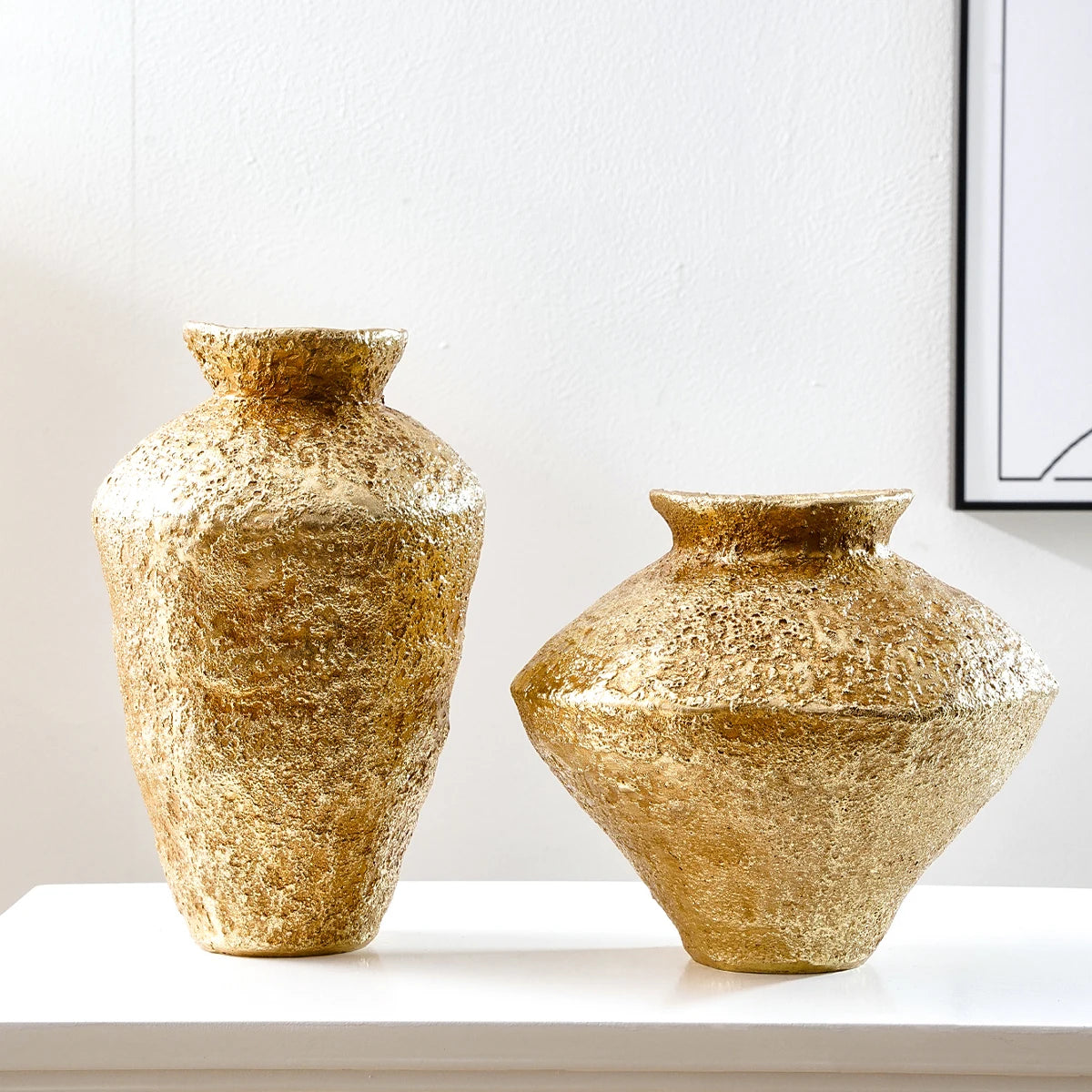 Vaso Resina Jarra Rústica Dourada Retrô — Decorativo para Sala e Ambientes