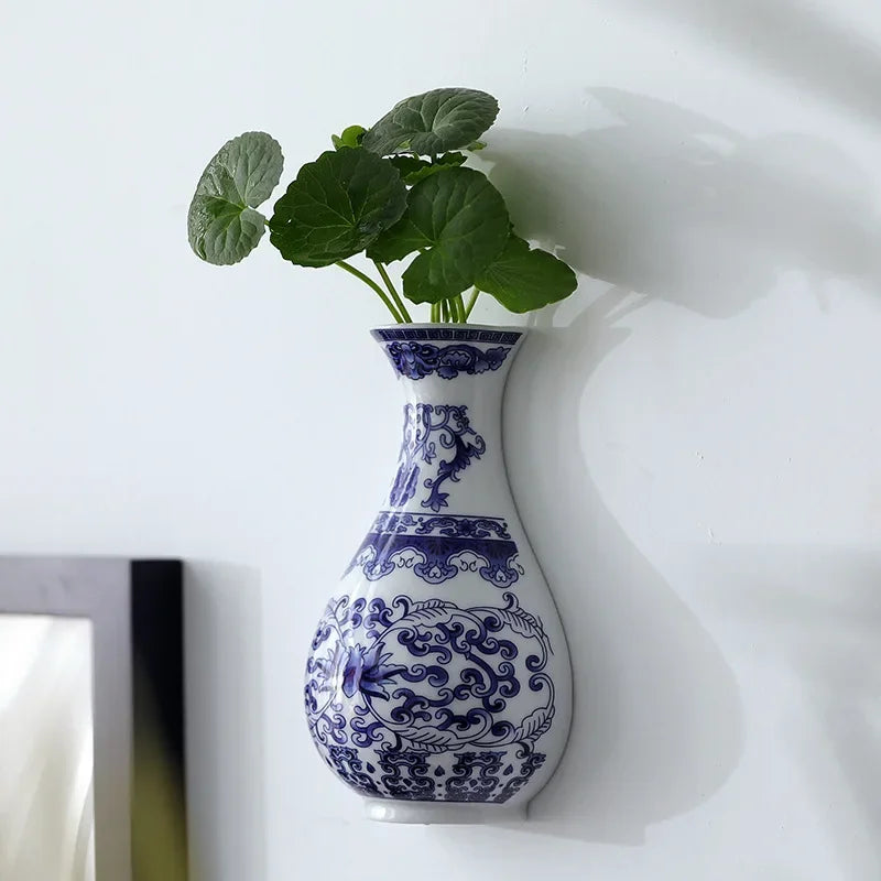 Vaso Cerâmica Azul e Branco Porcelana Pendurado — Bambu da Sorte e Sala de Estar