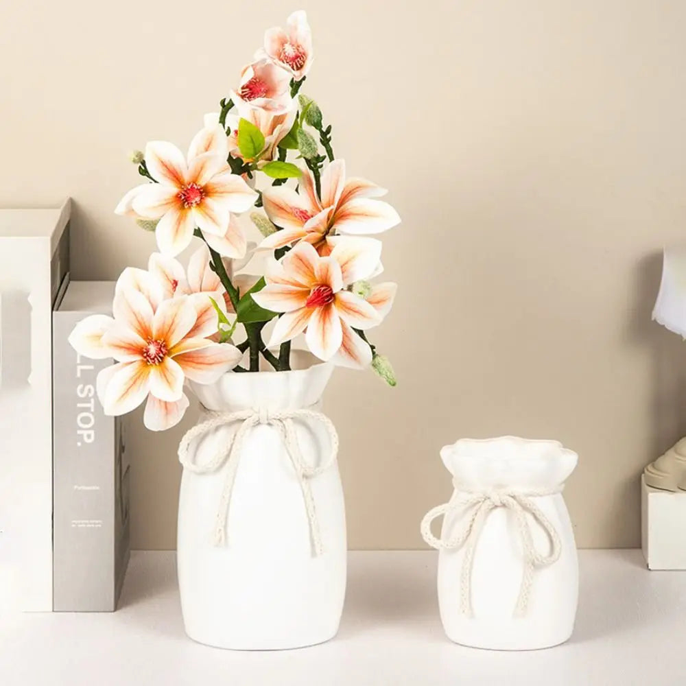 Vaso Decorativo Branco com Laço — Vaso de Plantas para Mesa e Jardim