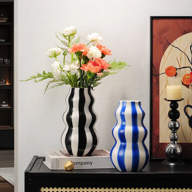 Vaso de Cerâmica Listrado Minimalista — Vaso Retrô Premium para Arranjos de Flores