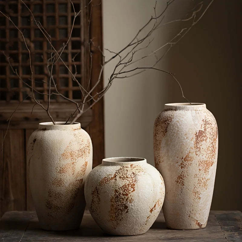 Vaso Cerâmica Retrô com Pintas Brancas — Design Clássico para Flores e Ambientes