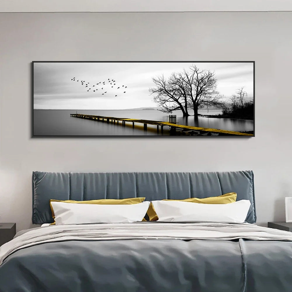 Quadro Decorativo Ponte Dorada Beira-Mar — Arte Minimalista de Paisagem para Sala
