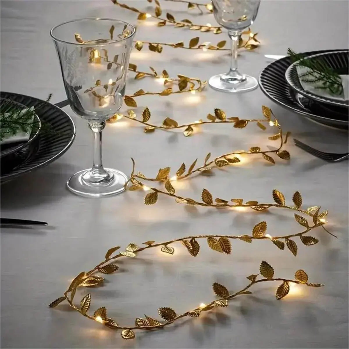 Cordão de Luzes LED Folhas Doradas 2m — Fio de Cobre a Pilha para Decoração e Festas