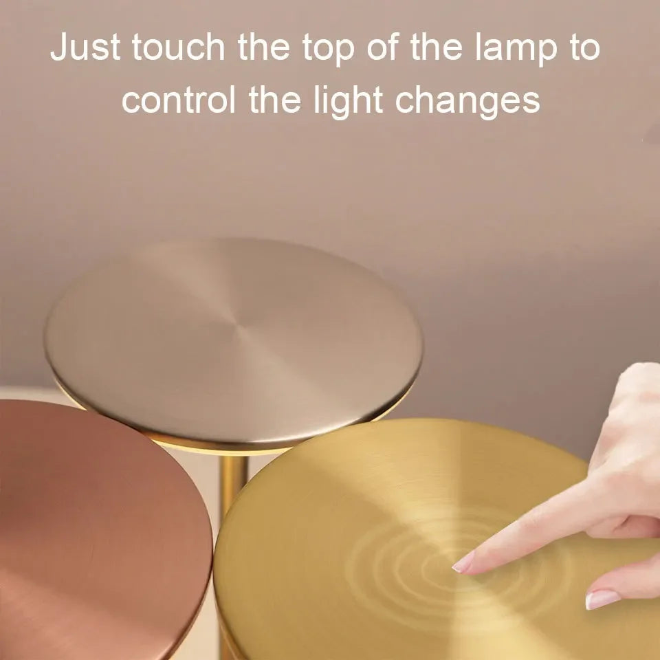 Luminária de Mesa LED Vintage Touch — Metálica Recarregável para Escritório e Quarto
