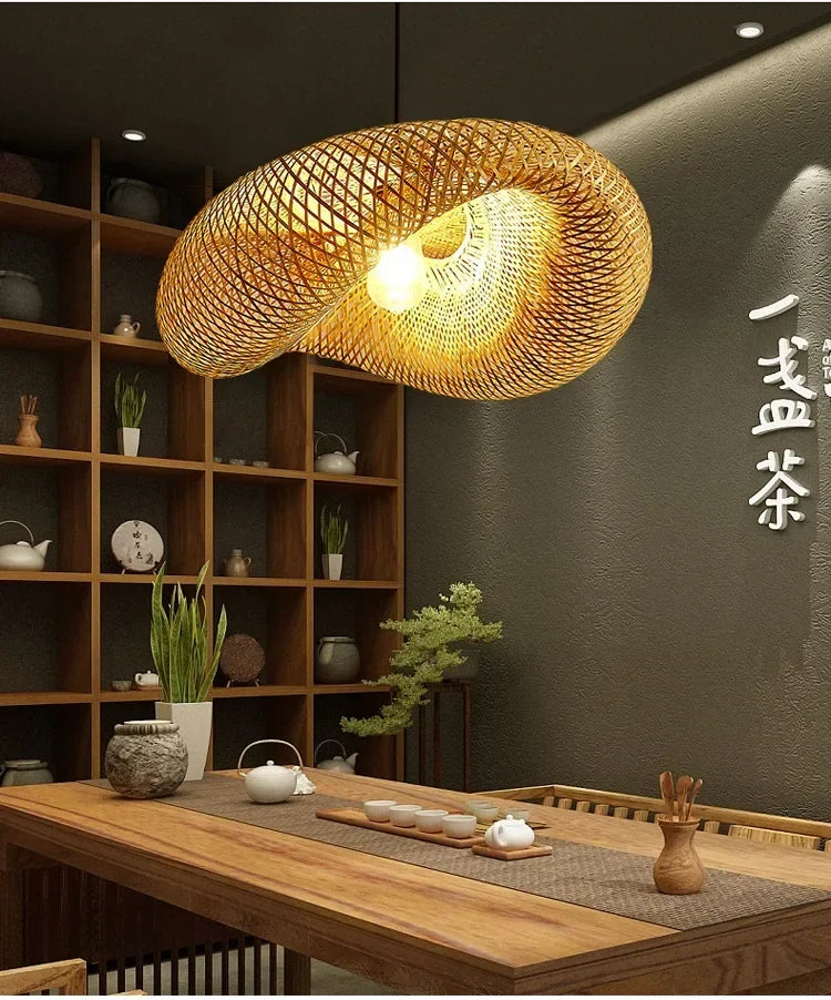 Pendente de Bambu Tecido a Mao — Luminaria Artesanal Boho