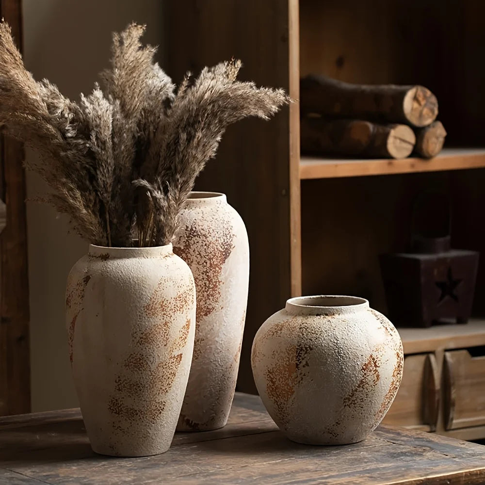 Vaso Cerâmica Retrô com Pintas Brancas — Design Clássico para Flores e Ambientes