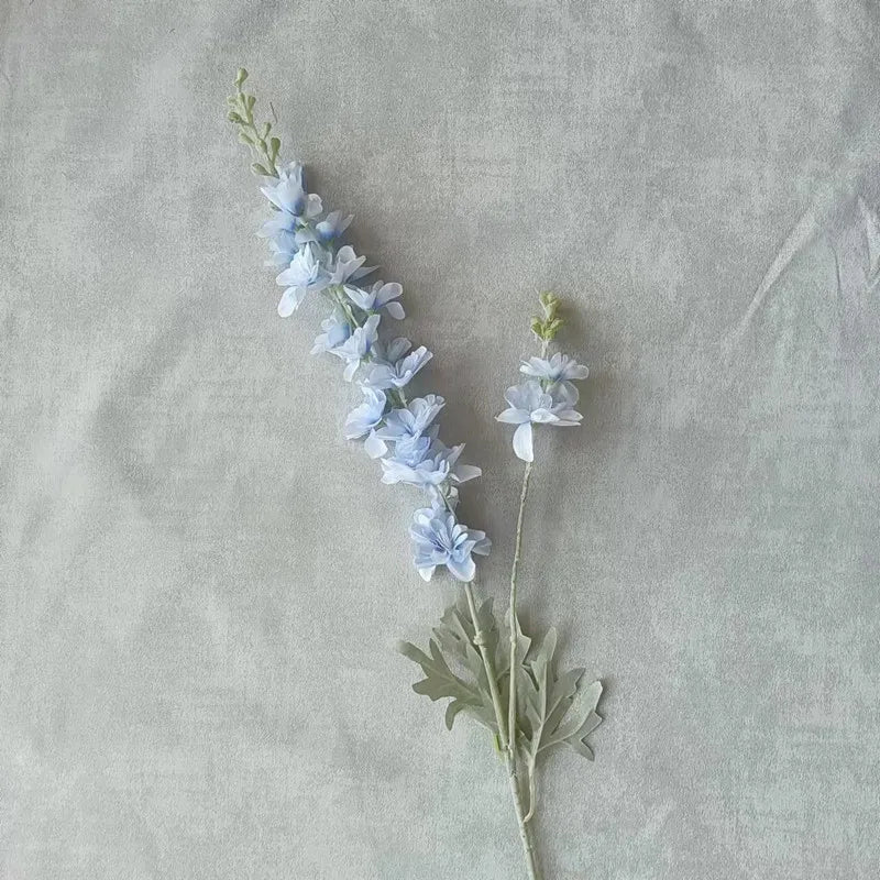 Flor Artificial Delphinium em Veludo — 2 Hastes para Decoração de Casa, Hotel e Casamento