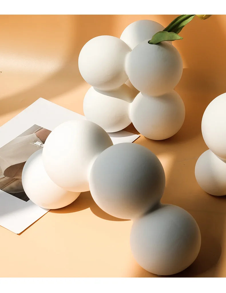 Vaso Cerâmica Branco Nórdico para Flores Artificiais — Figurine Decorativa para Sala