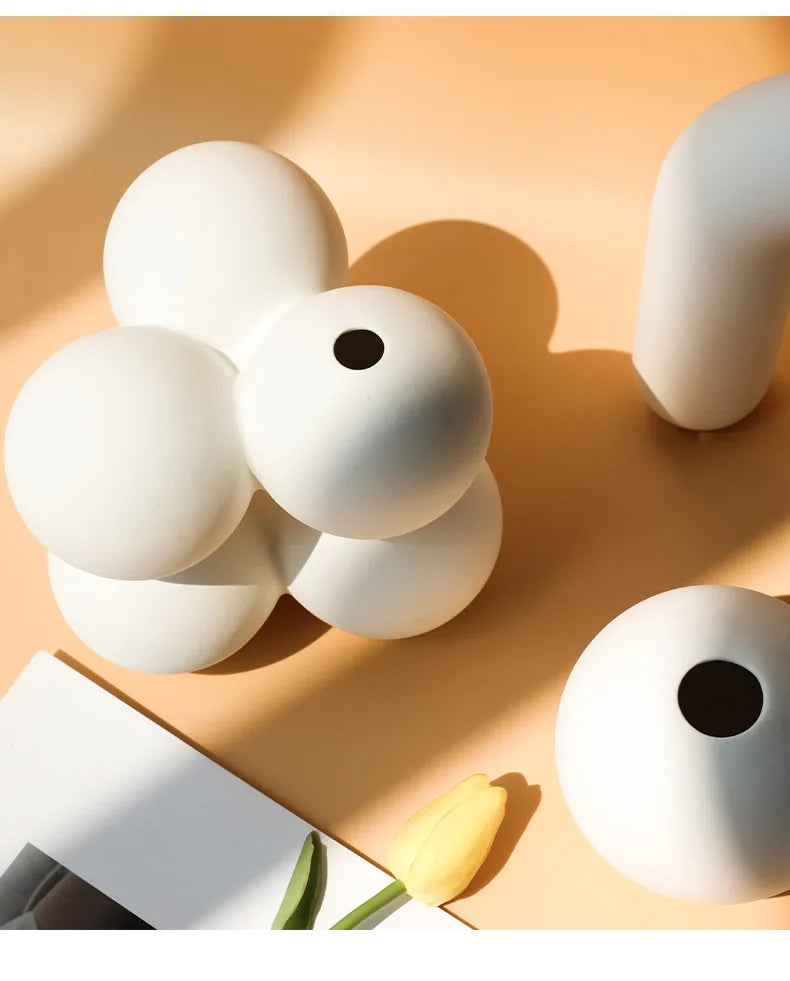 Vaso Cerâmica Branco Nórdico para Flores Artificiais — Figurine Decorativa para Sala