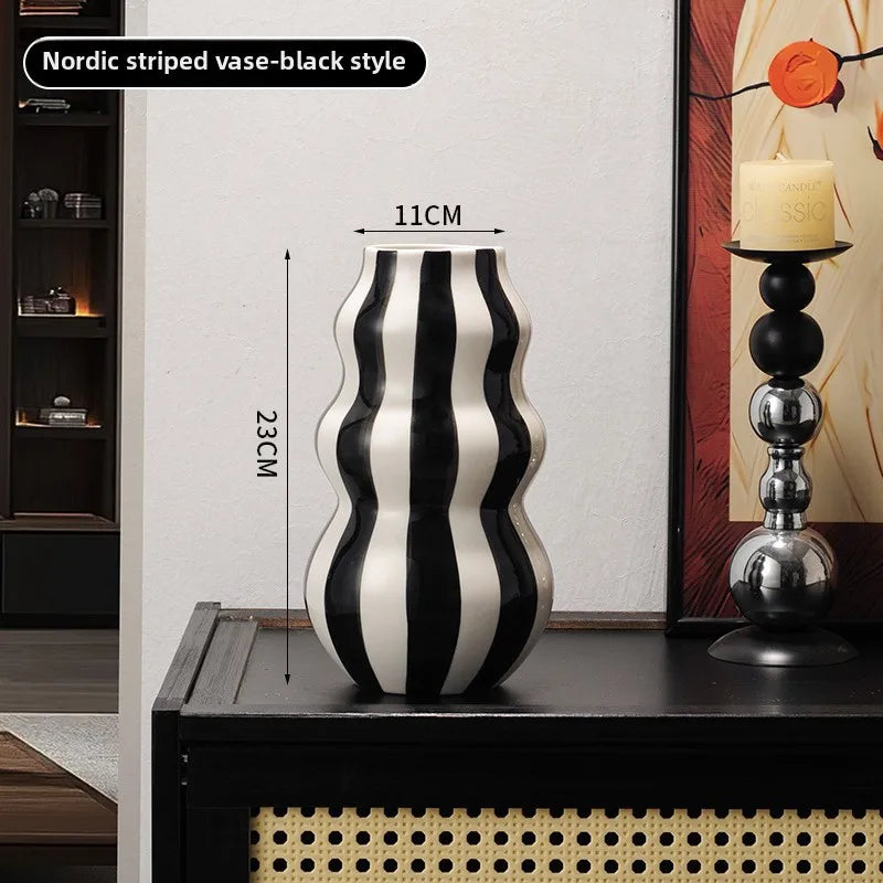 Vaso de Cerâmica Listrado Minimalista — Vaso Retrô Premium para Arranjos de Flores