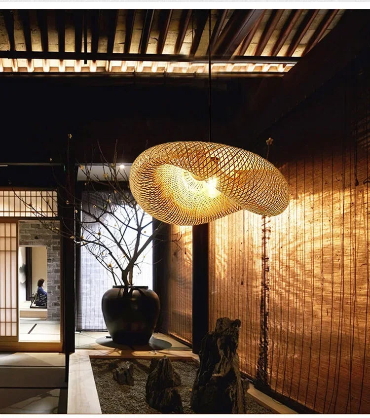 Pendente de Bambu Tecido a Mao — Luminaria Artesanal Boho
