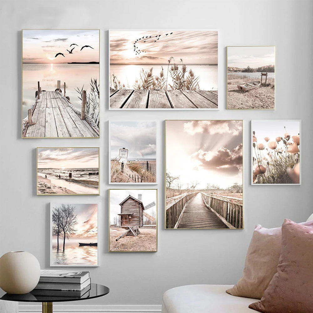 Quadro Decorativo Praia e Ponte de Madeira — Arte de Paisagem Nórdica para Sala