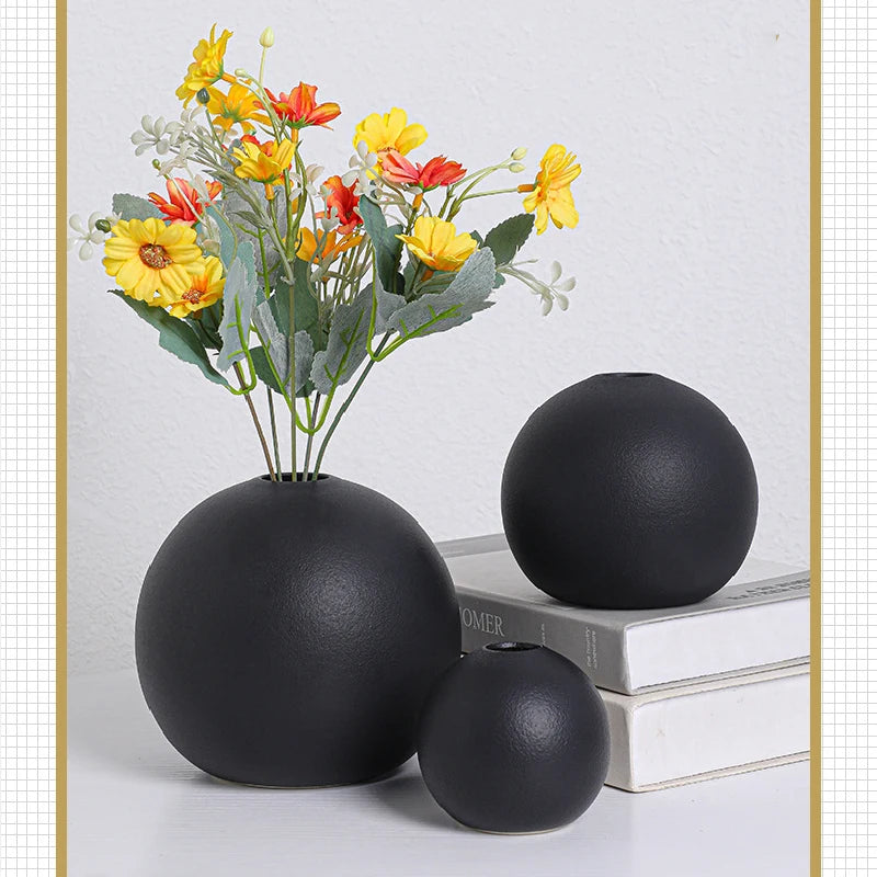 Vaso de Ceramica Bola Europeu Preto e Branco