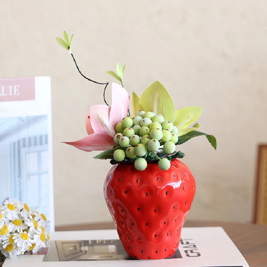 Vaso de Cerâmica Formato Morango — Decoração para Casa e Ano Novo