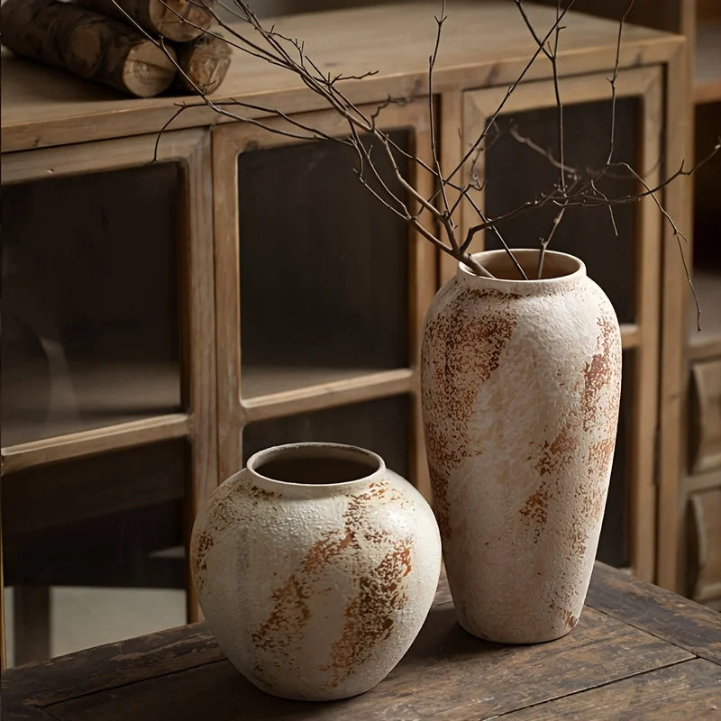 Vaso Cerâmica Retrô com Pintas Brancas — Design Clássico para Flores e Ambientes