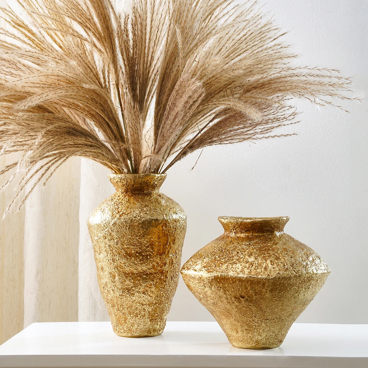 Vaso Resina Jarra Rústica Dourada Retrô — Decorativo para Sala e Ambientes