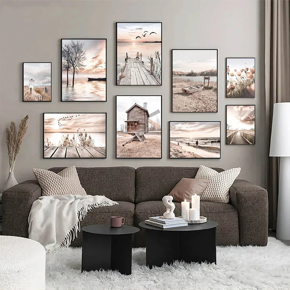 Quadro Decorativo Praia e Ponte de Madeira — Arte de Paisagem Nórdica para Sala