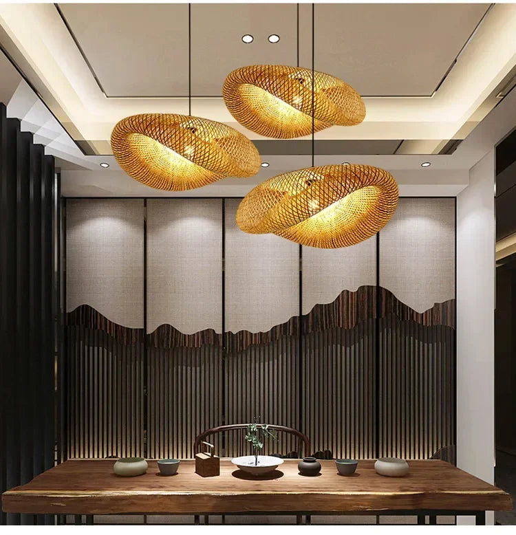 Pendente de Bambu Tecido a Mao — Luminaria Artesanal Boho