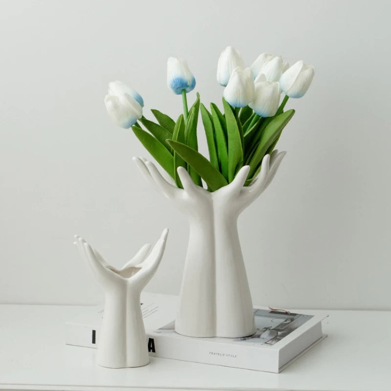Vaso Cerâmica Mão e Braço para Flores — Artesanato Decorativo para Mesa e Casa