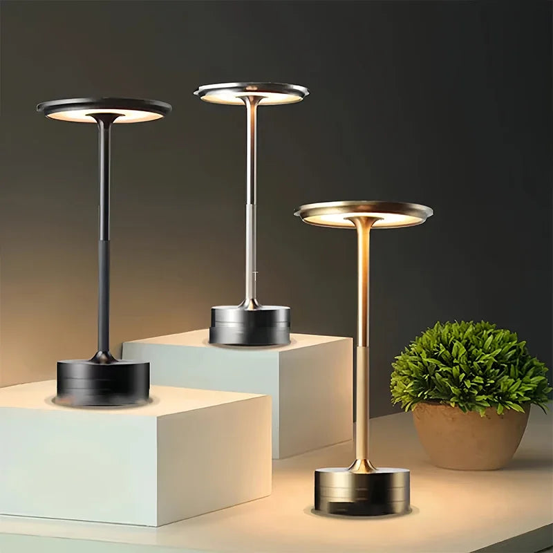 Luminária de Mesa LED Vintage Touch — Metálica Recarregável para Escritório e Quarto